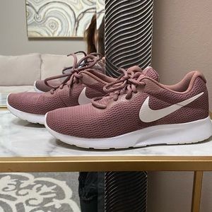 Women’s light purple NIKE ROSHE
